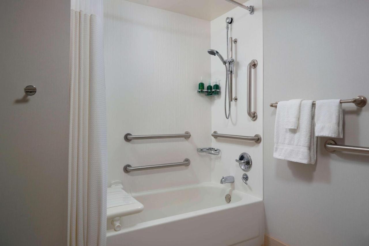 Sonesta Select Newport Middletown Hotel Exterior photo