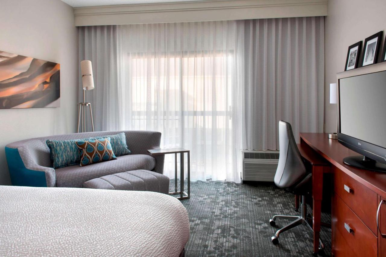 Sonesta Select Newport Middletown Hotel Exterior photo