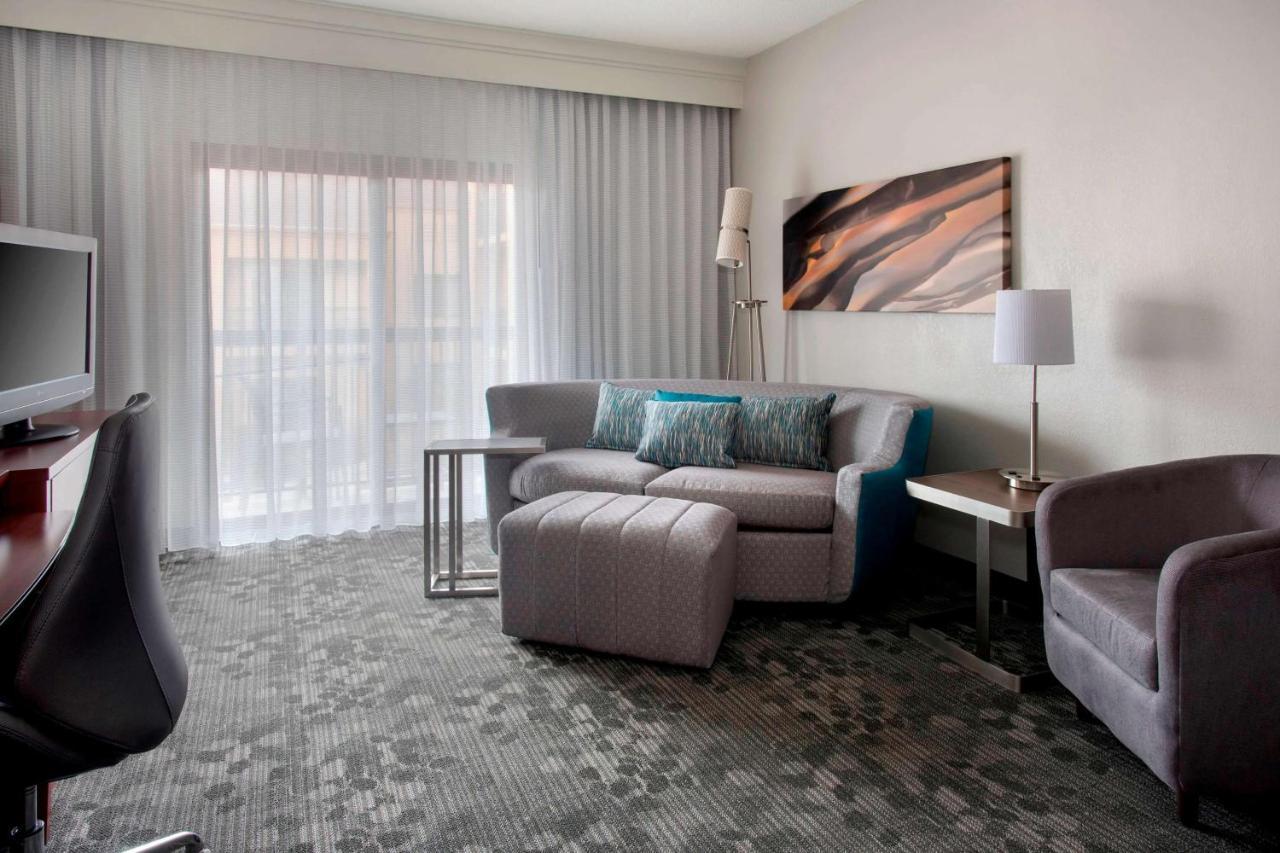 Sonesta Select Newport Middletown Hotel Exterior photo
